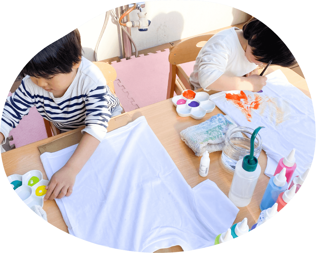 好きな色を塗って、Tシャツ作り