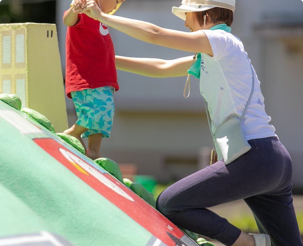 公園で滑り台！